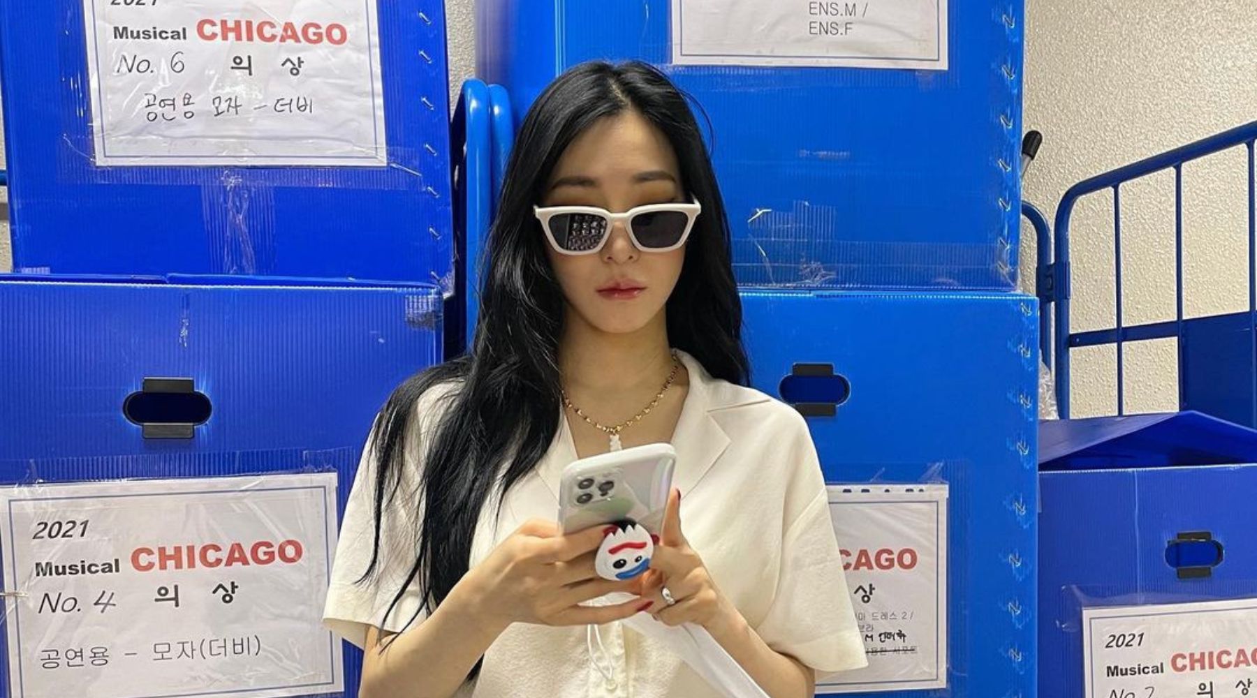 Inspirasi OOTD Pakai Kacamata Korea Layaknya K-Idol